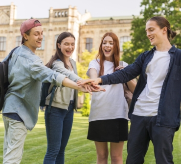 Адаптація та ідентичність